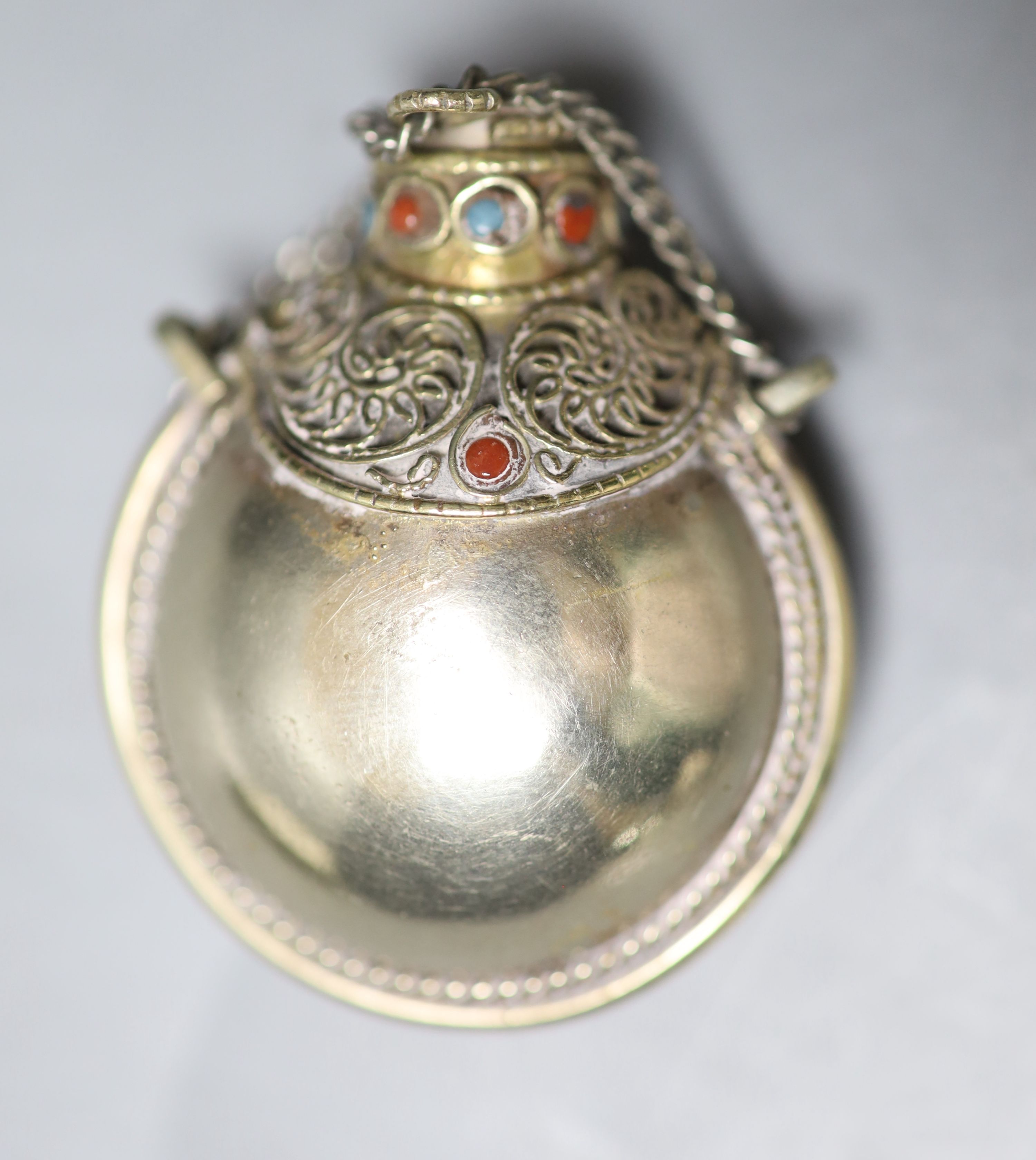 A Tibetan style mounted snuff bottle, length 5cm
